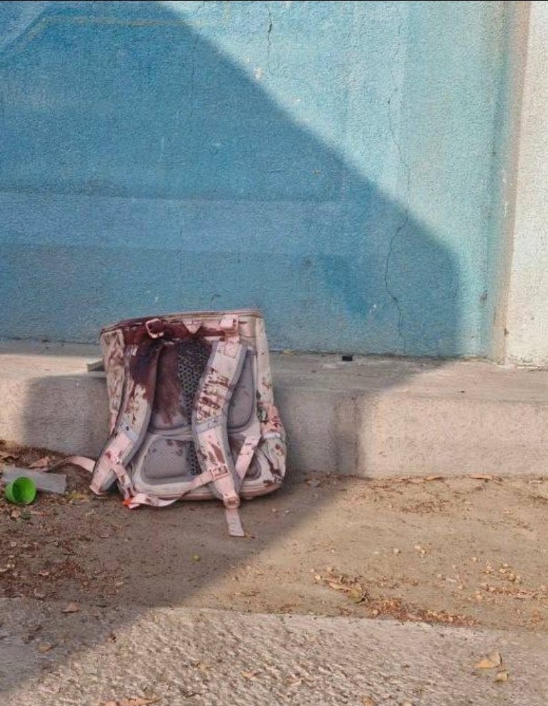 Ülkemiz dahil olmak üzre tüm dünyada kadın hakları diyerek, kız çocuklarının eğitimi diyerek dünyayı ayağa kaldırıp, bunu adeta devletlere bir baskı aracı olarak kullananlar ABD ve İsrail'in bugün katlettiği ilkokul çağındaki masum 170 kız için tek kelime etmedi. 

Çünkü bunların