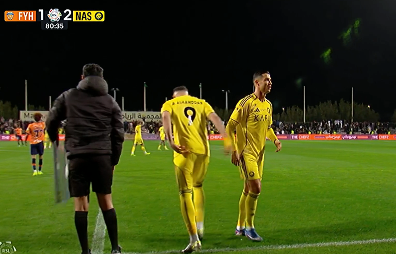 footmercato's tweet photo. Cristiano Ronaldo sort sur BLESSURE avec Al-Nassr ce soir… 🤕 https://t.co/7XpfTH3r6R