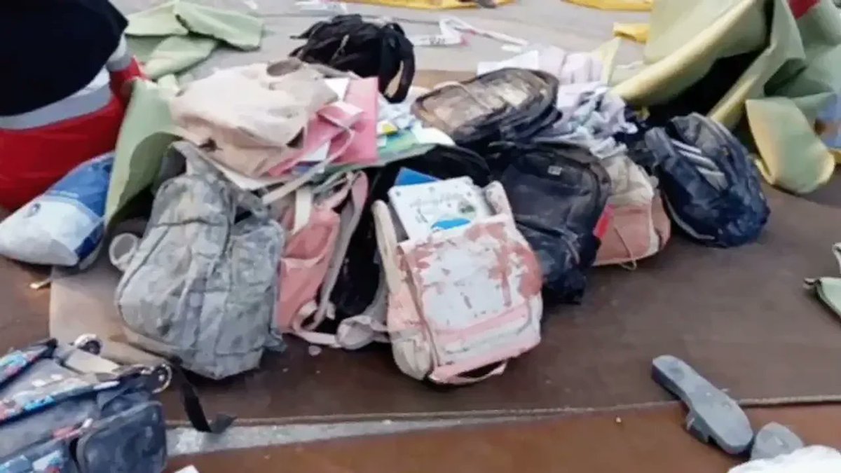 "Kadınlara özgürlük getireceğiz" diye yola çıkıp,
Okula giden kız çocuklarını öldürdüler.