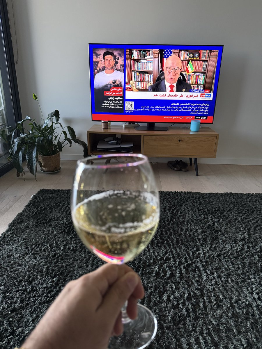 Flip_Bucket's tweet photo. تبریک به همه، این پیروزی خجسته باد این پیروزی 😭😭😭🥂 https://t.co/OSGNo4NySS