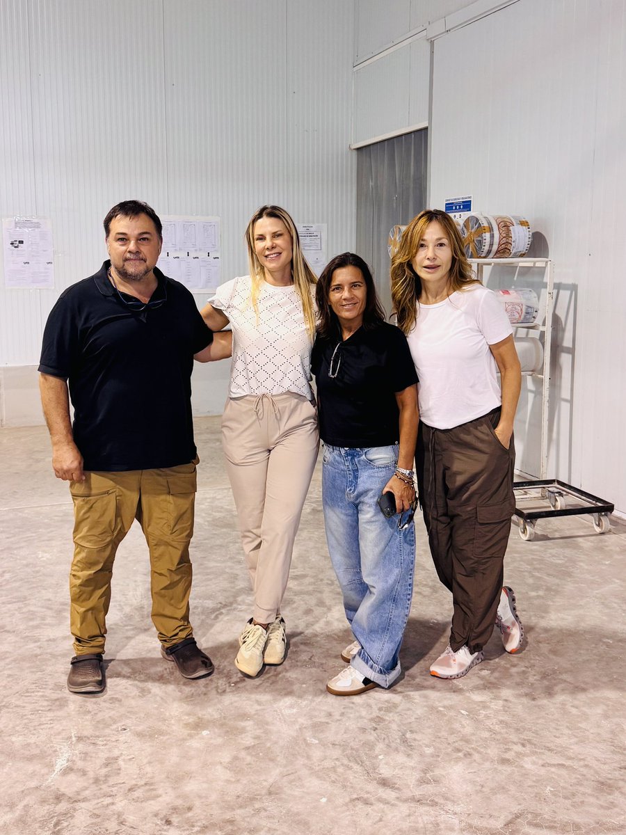 LujanGiaccone's tweet photo. Gracias @KarenReichardt1 por visitar nuestra planta @dantelli en #chivilcoy https://t.co/ujwmYTSAa0