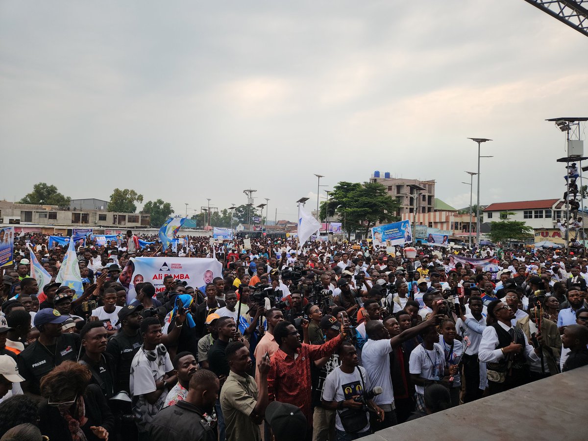 AlainFamba1's tweet photo. @RDC :Au terrain Assossa, lors des meetings populaires, le peuple se lève pour exiger la libération et l’acquittement de @ConstantMutamba. @actualitecd @IyendaOfficiel @PatrickLokala_ @Presidence_RDC @RFI @IsralMutombo11 @StanysBujakera @wembi_steve @Fatshi20 https://t.co/5C1gQ07AIQ