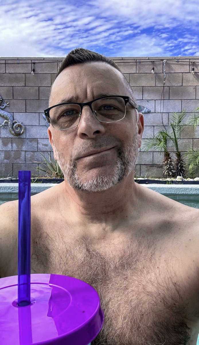 daddyborgpsp's tweet photo. Saturday chill https://t.co/LqewxjG90e