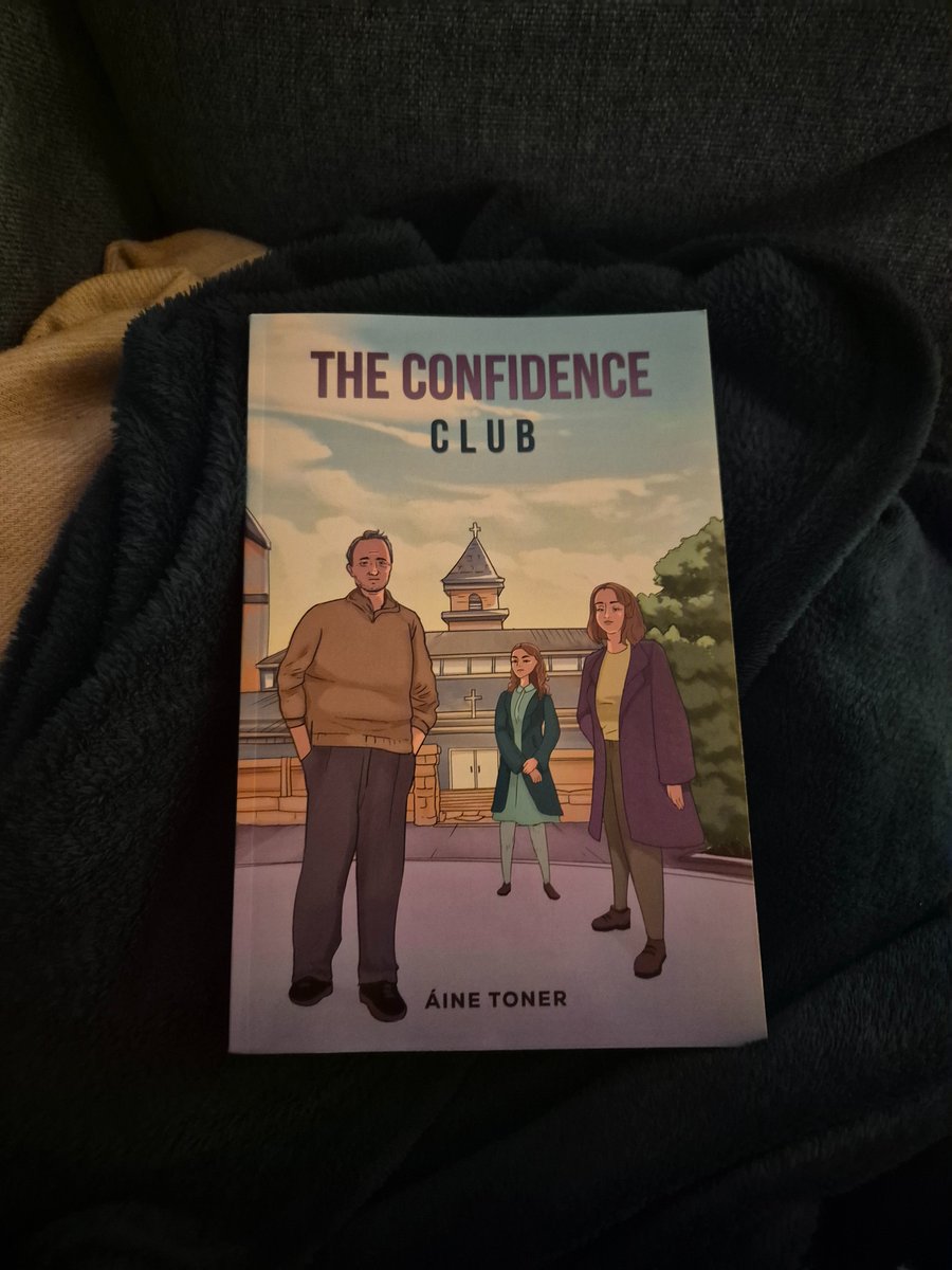 Halliday_G's tweet photo. My book of choice this weekend! 🥳 Congratulations to my friend and features editor @aineltoner on her latest novel, The Confidence Club 👏😊 https://t.co/SxZSXavEtp