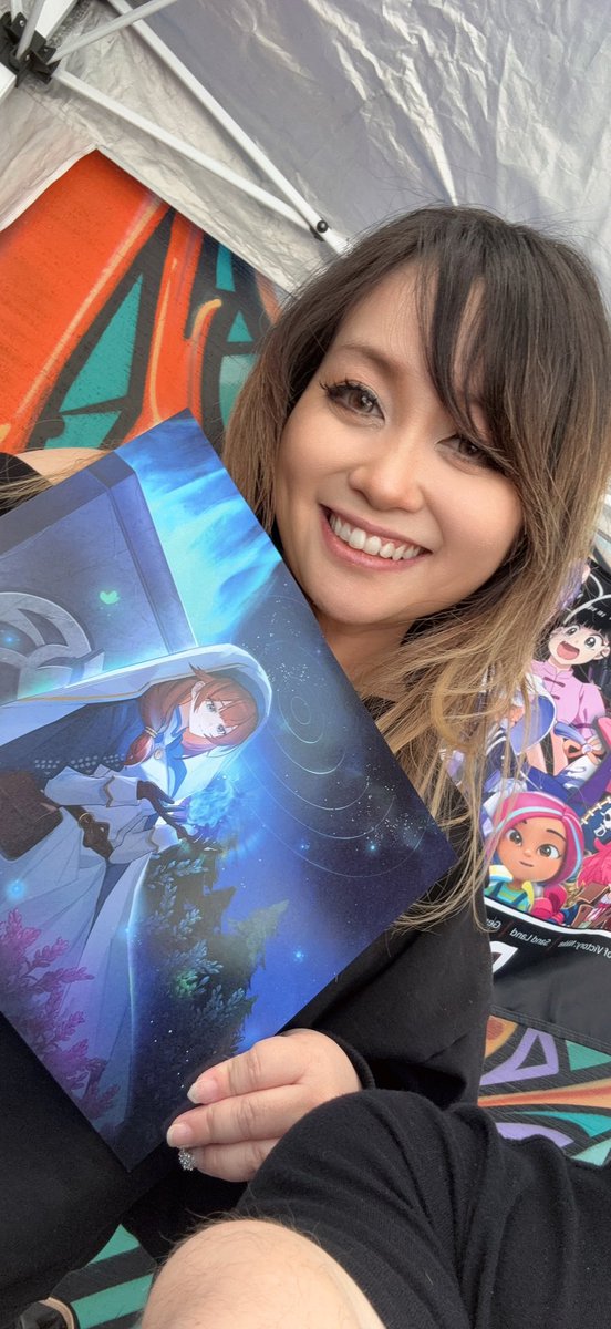I'm out here at @Game_Realms until 3PM with my new Laurana print