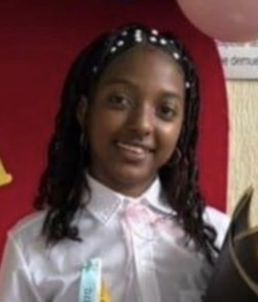 🆘 ¡URGENTE! 🆘

Se llama María José Rivas Potes, tiene 13 años y desapareció en Buenaventura el pasado jueves, cuando se dirigía a su colegio.

¡María José nos necesita a todos!

🙏🏼 Por favor, no dejes de compartir. Tú puedes hacer la diferencia 👩🏾‍🦱

#YoBuscoAMaríaJosé ¿Y tú?