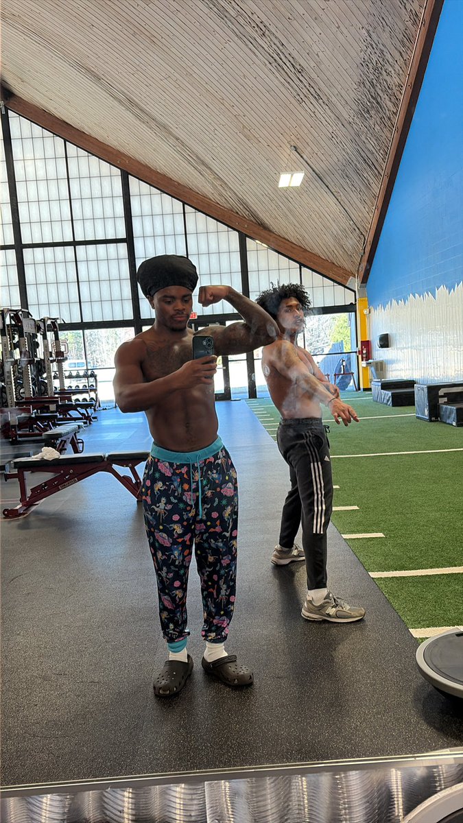 had slimmed down since 2nd semester started.. 5’10 195 who need a RB or SS (i can 100% play both)

<a href="/chase11evans/">Chase Evans</a> got the best work ethic i’ve ever seen from a DB and I came from a powerhouse highschool