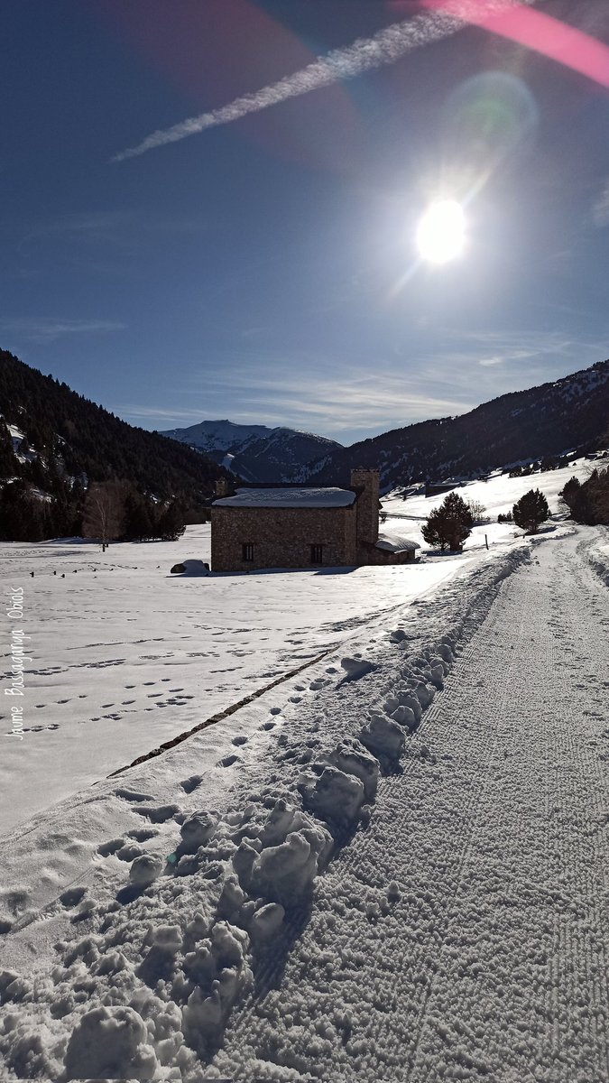 JaumeBassObiols's tweet photo. Molt bona nit a tothom!!!
#ValldIncles #Canillo #Andorra #Pirineu #Neu https://t.co/6KaS08OWpz