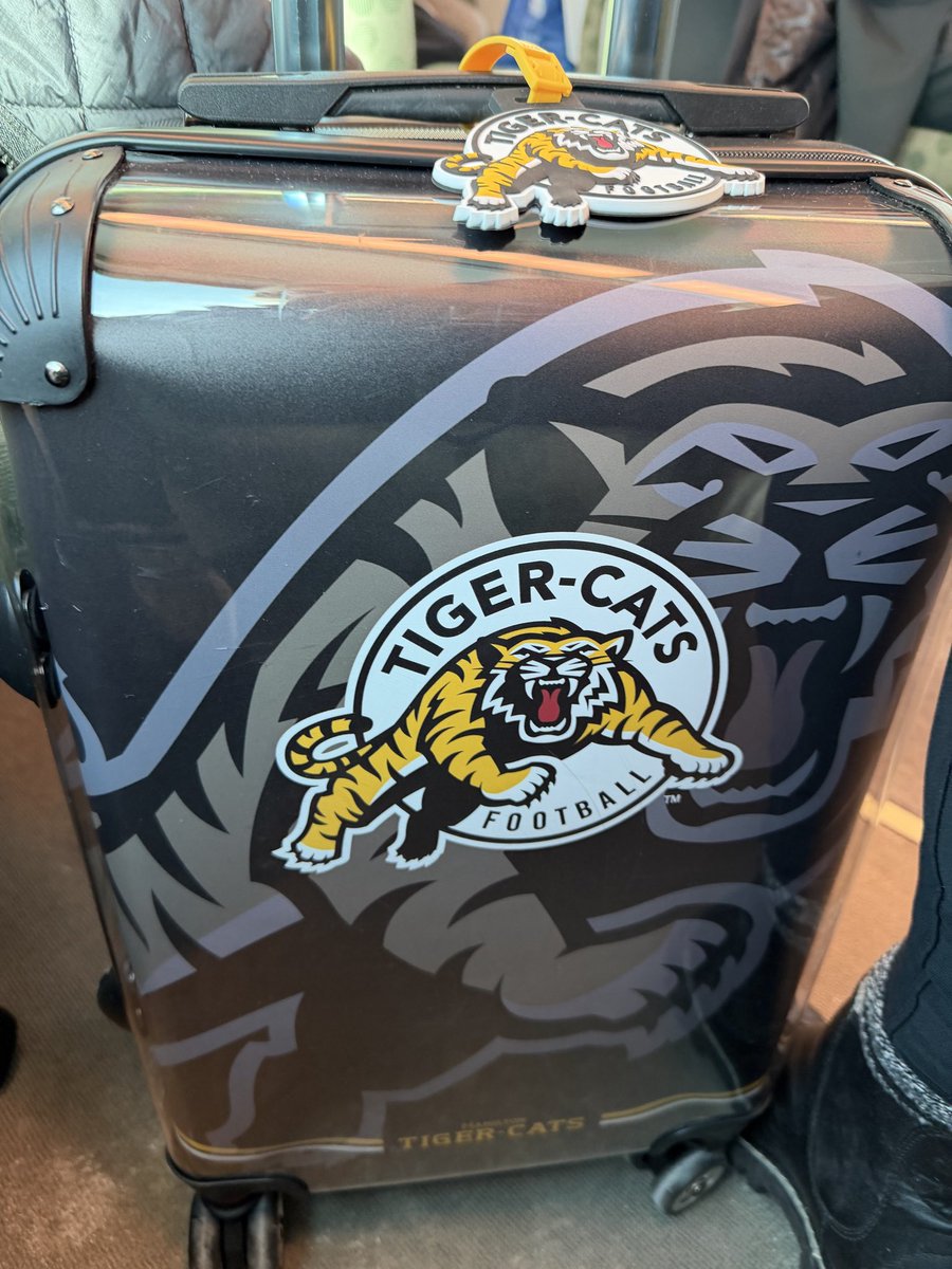 sweetmish88's tweet photo. Sometimes when you head into Toronto for some fun it just feels good to bring a little Oskee Wee Wee with you 🙌🏼 🏈 🐯#CountdownIsOn #CFL https://t.co/zopzbsyY3j