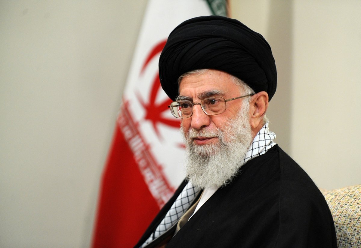 patriota_1972's tweet photo. 🔴 ÚLTIMA HORA | Israel da por muerto en los bombardeos al líder supremo iraní, Ali Jameneí, y afirma que ha encontrado su cuerpo
Apoyas Irán libre ❓ 
A. Absolutamente 
B. No

📷 Iranian Religious Leader Press Office/Anadolu Agency/Getty Images
🔗  https://t.co/rUXrxM8JSI https://t.co/j1OHK42qct