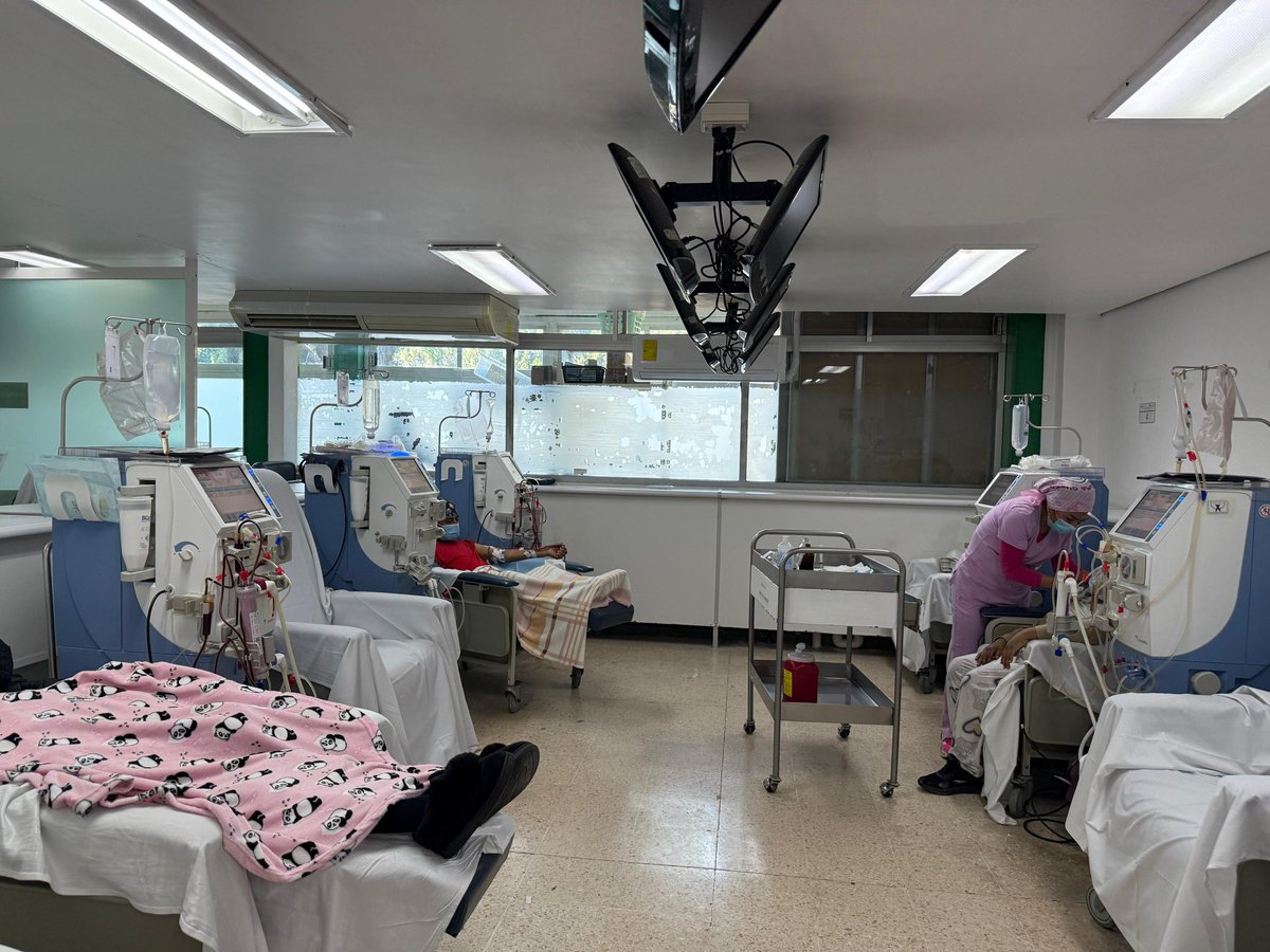 IMSS_Bienestar's tweet photo. 🏥​ En #IMSSBienestar supervisamos de cerca la regularización del servicio de #hemodiálisis en nuestras Unidades Médicas del Estado de México.

🩺 Continuamos trabajando para garantizar que cada paciente reciba atención oportuna y de calidad. https://t.co/5qWlQZQ9uo