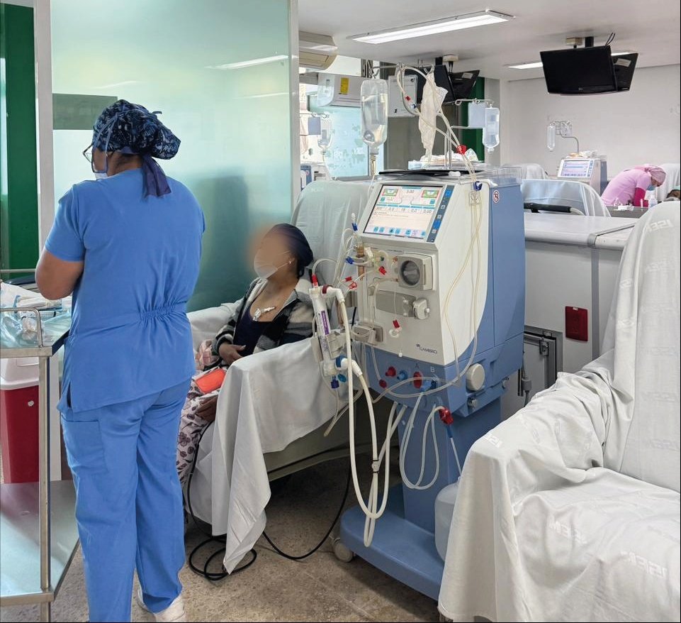 IMSS_Bienestar's tweet photo. 🏥​ En #IMSSBienestar supervisamos de cerca la regularización del servicio de #hemodiálisis en nuestras Unidades Médicas del Estado de México.

🩺 Continuamos trabajando para garantizar que cada paciente reciba atención oportuna y de calidad. https://t.co/5qWlQZQ9uo