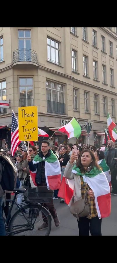 Iranies celebrando la liberacion de su País, agradeciendo a <a href="/realDonaldTrump/">Donald J. Trump</a> 
#Iran