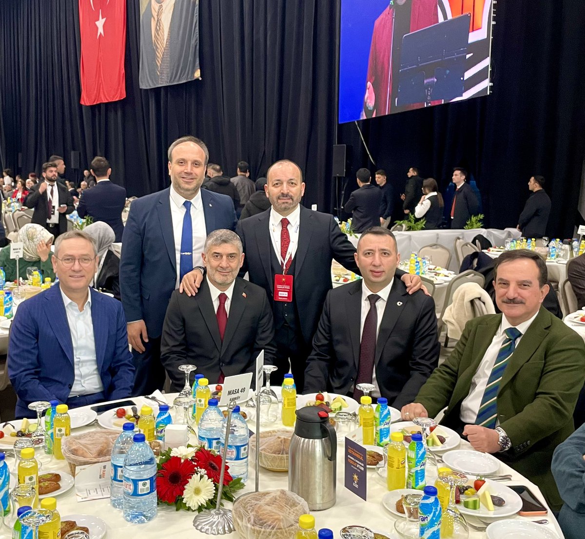 AvIsmailDamat's tweet photo. Cumhurbaşkanımız Sayın @RTErdogan’ın teşrifleriyle İstanbul İl Başkanlığı Teşkilat İftarında dava arkadaşlarımızla hasret giderdik. 
Yüce Allah tutulan oruçlarımızı kabul etsin. 🤲

#BirOlmakRuhumuzdaVar 🌙 https://t.co/r9tTssfotQ