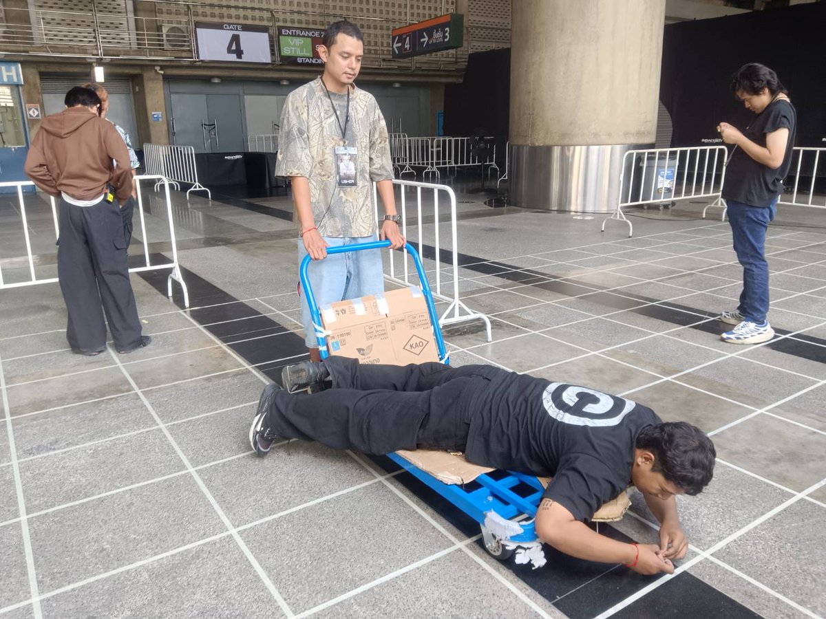 คิวหลุมราจะมีล็อคและตัวเลขติดให้  จะได้นั่งล็อคตัวเอง ไม่ต้องมาค่อยขยับตอนท่านอื่นมาทีหลังแล้วนะครับ 💚💚💚
#MarkTuanFanconBKK2026 #MarkTuanTheShapeOfYou_BKKD1
 #MarkTuanTheShapeOfYou_BKKD2