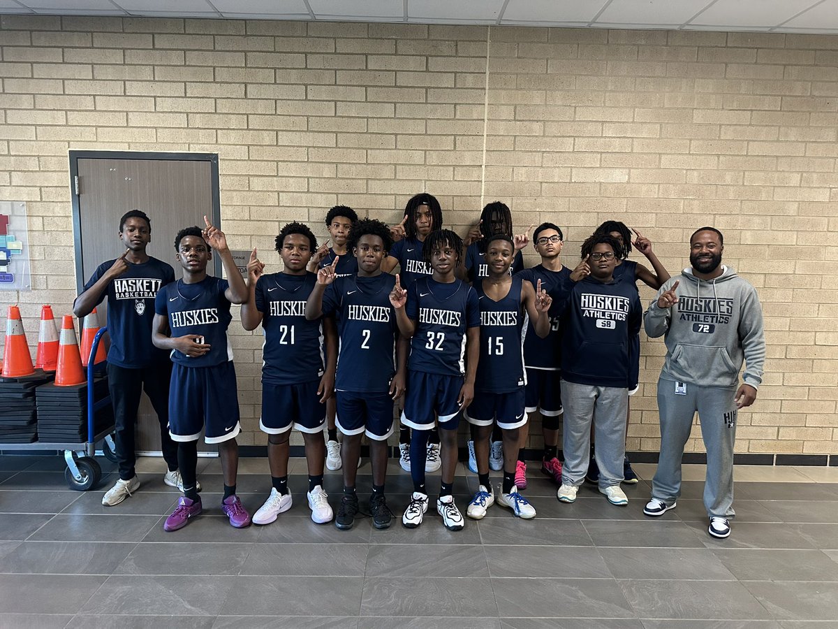 Husky Athletics tweet media