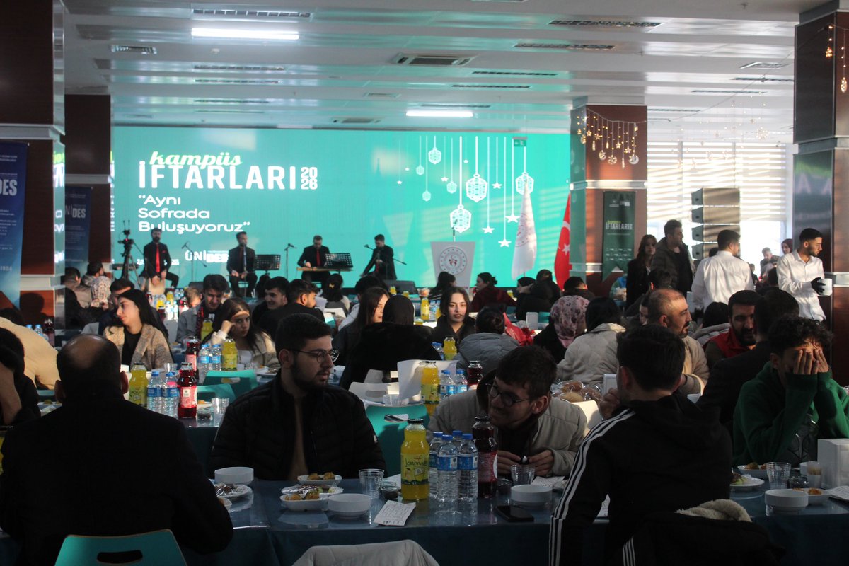 GSB_Van's tweet photo. Kampüs İftarları 2026 🌙✨

Ramazan’ın birlik, bereket ve paylaşma iklimini bugün de gençlerimizle birlikte yaşadık.

Gençlik Hizmetleri Genel Müdürümüz Enes Efendioğlu, Van Yüzüncü Yıl Üniversitesi’nde düzenlenen kampüs iftarında gençlerimizle aynı sofrayı paylaştı. https://t.co/fP9ly4Fcnu