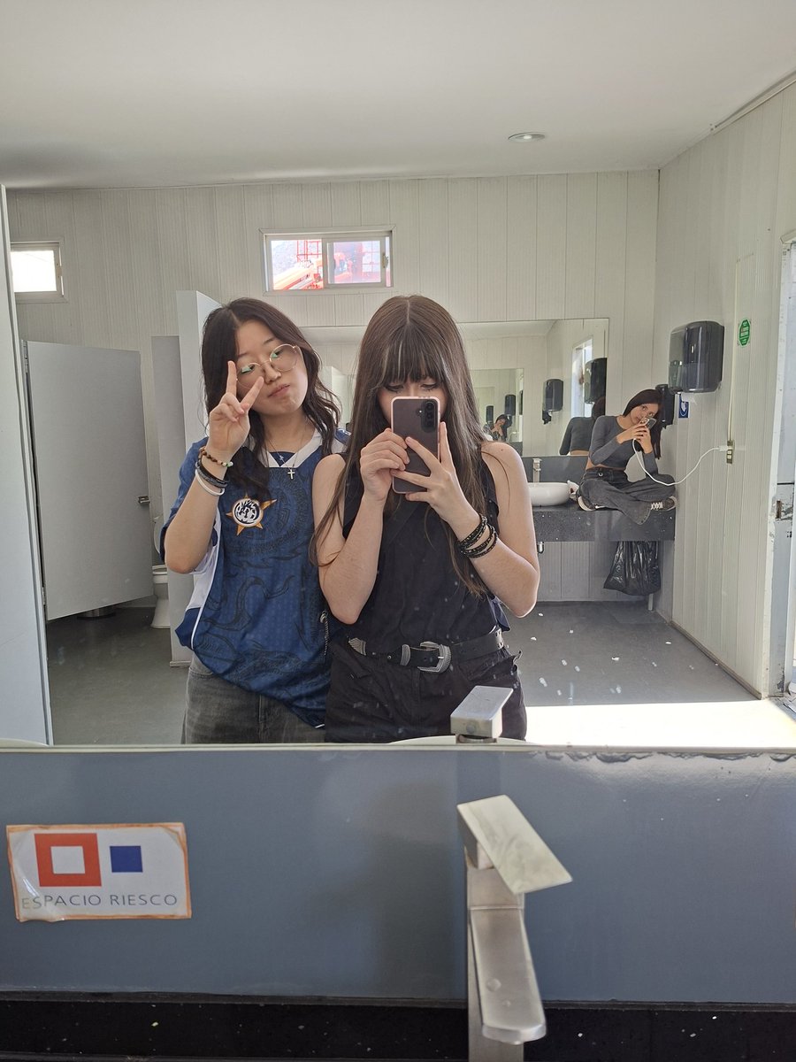 LFL Powyy tweet media