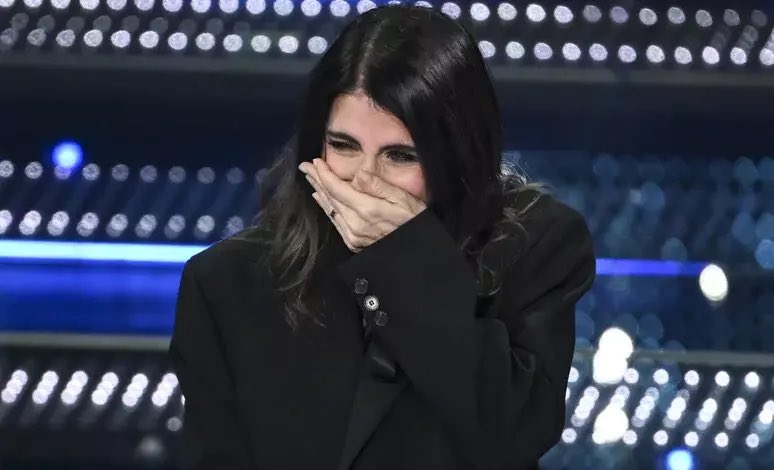 _carotino's tweet photo. come saprei e ora il premio tim https://t.co/Q1qv3jE3Ii