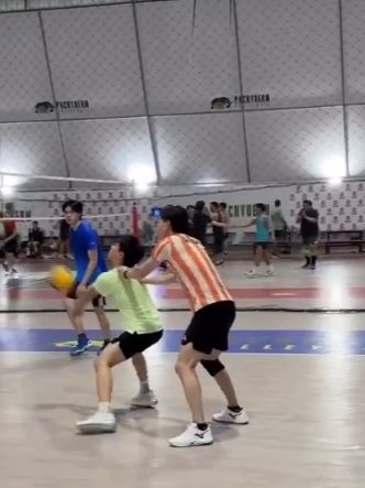 ไอ่พวกมีแฟน แล้วต้องพาแฟนตัวเองที่น่ารักๆ ไปเล่นวอลเลย์ด้วยนี่น้าาาาาา คุมไม่ห่างเลย 😌