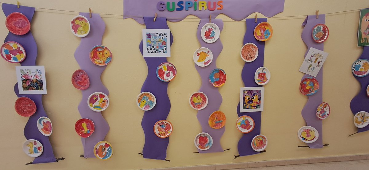escolaelshorts's tweet photo. Així de bé van quedar els plats amb @guspirus que els nens i nenes de la classe de les meduses van pintar amb la Vanessa Linares.
De nou, espectacular!.
#art
#vincle
#expressio
#descoberta
#infantil4 https://t.co/nesBH0JIdA