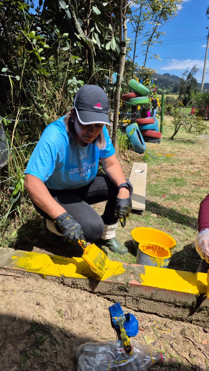 SecFPublicaCund's tweet photo. Hoy en Tabio no solo pintamos paredes… 🎨

Pintamos sueños, oportunidades y futuros llenos de color.

Nuestros Voluntarios Sociales de Cundinamarca y el Club de la Felicidad transforman escuelas con compromiso y amor por la comunidad.

#Voluntariado #ClubDeLaFelicidad #Tabio https://t.co/NvS9kS5v6y