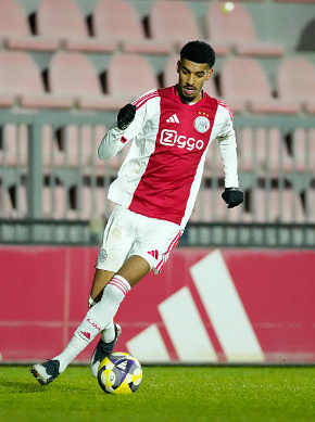 Ajaxscoutnation's tweet photo. Overzicht 1: contracten tot 2027 (deel 1)
Luca #Messori CM middenvelder met controle en rust.
Pharell #Nash RB - verwacht dat hij bijtekent zodra hij 18 wordt.
Tijn #Peters CM (2027 + optie 2 jaar), laatste tijd basisklant.
Zakaria #Ouazane SP - Vooral Wisselspeler in Jong. https://t.co/z4HXmjtHqp