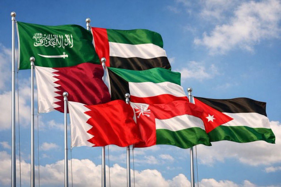 في ظل ما تمر به دول #الخليج_العربي من أزمة، مسؤوليتنا أن نكون على قدر الوعي والانتماء 🇸🇦🇦🇪🇰🇼🇶🇦🇧🇭🇴🇲
لا للشائعات، ولا لنشر الصور أو المعلومات غير الرسمية، فالكلمة أمانة وقد تكون سلاحاً. علينا أن نكون يد واحدة خلف قياداتنا، صفٌ واحد لأجل أمن أوطاننا واستقرارها.
اللهم احفظ خليجنا