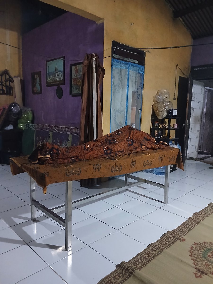 "Inna lillahi wa inna ilaihi raji'un" (إِنَّا لِلَّٰهِ وَإِنَّا إِلَيْهِ رَاجِعُونَ) Bapak istirahat disana ya pak 11:25 28 februari 2026 😭😭