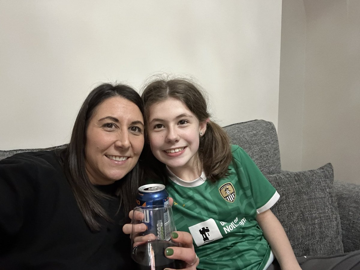 Laura Evans tweet media