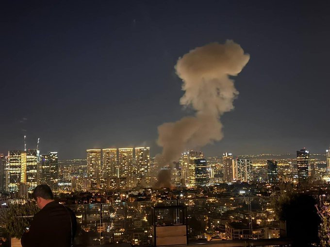 askersoldiwww3's tweet photo. 🚨🚨🚨🚨🚨🚨🪖 #SONDAKİKA 

Tel Aviv'den görüntüler. https://t.co/kTyg2giZLl