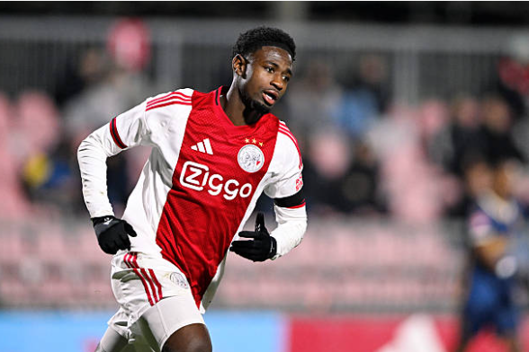Ajaxscoutnation's tweet photo. Overzicht 2: contracten tot 2027 (deel 2)
Paul #Reverson GK - keeper (2027 + optie 2 jaar), lijnkeeper met potentie.
Don #ONiel RB - Speelt veel, Wisselvallig nog.
David #Kalokoh LB - Weinig minuten; vertrek lonkt
Julian #Rijkhoff (SP/CAM) - verhuurd aan Almere City. https://t.co/QxuNyqjx61