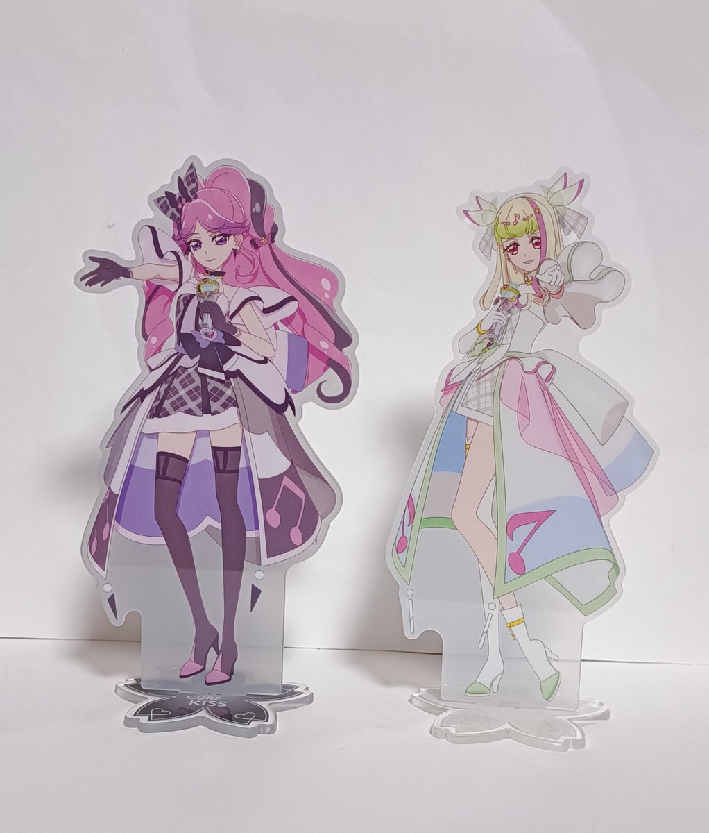 おはズキュキス🤍🖤 昨日キミとルララのアクスタ届きました