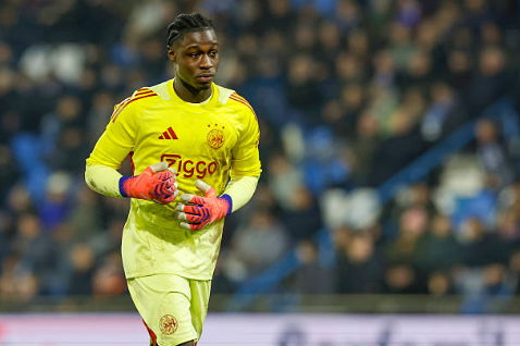 Ajaxscoutnation's tweet photo. Overzicht 2: contracten tot 2027 (deel 2)
Paul #Reverson GK - keeper (2027 + optie 2 jaar), lijnkeeper met potentie.
Don #ONiel RB - Speelt veel, Wisselvallig nog.
David #Kalokoh LB - Weinig minuten; vertrek lonkt
Julian #Rijkhoff (SP/CAM) - verhuurd aan Almere City. https://t.co/QxuNyqjx61