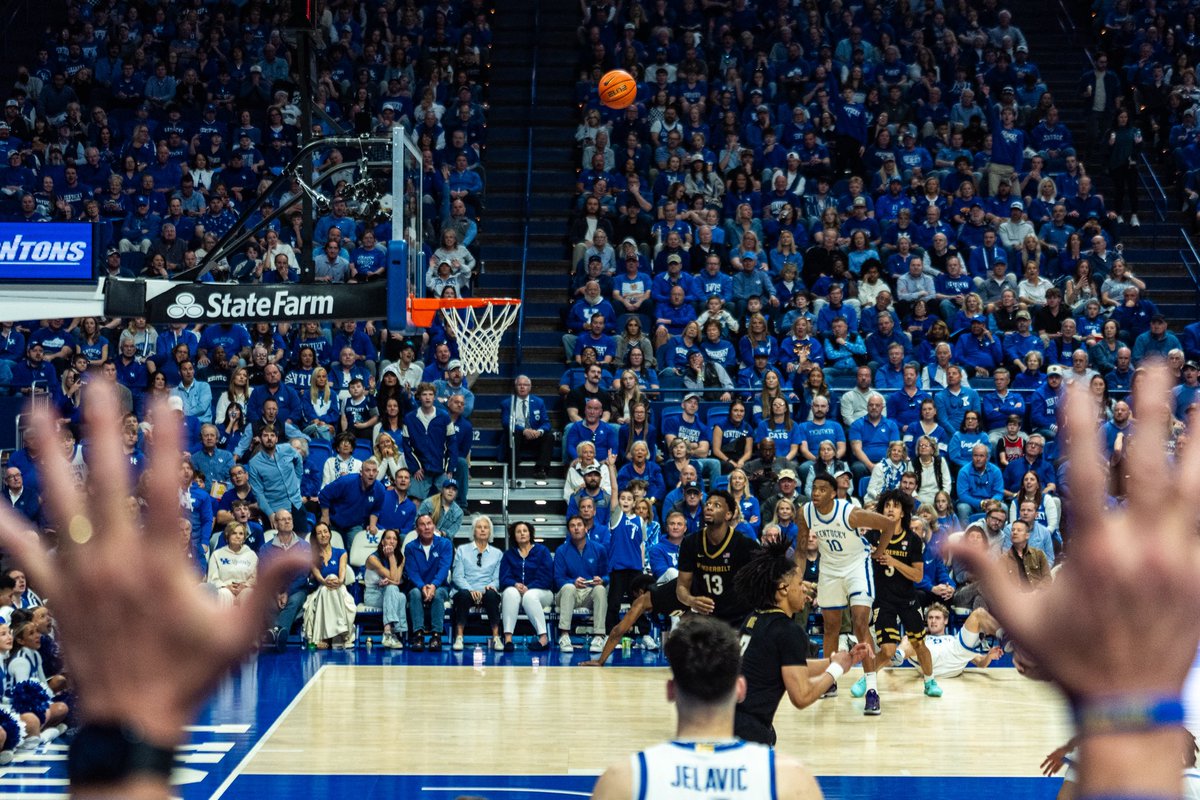 TristanUda's tweet photo. Collin Chandler made this. 

Doug Shows made an awful call. https://t.co/hwlC37Tep5