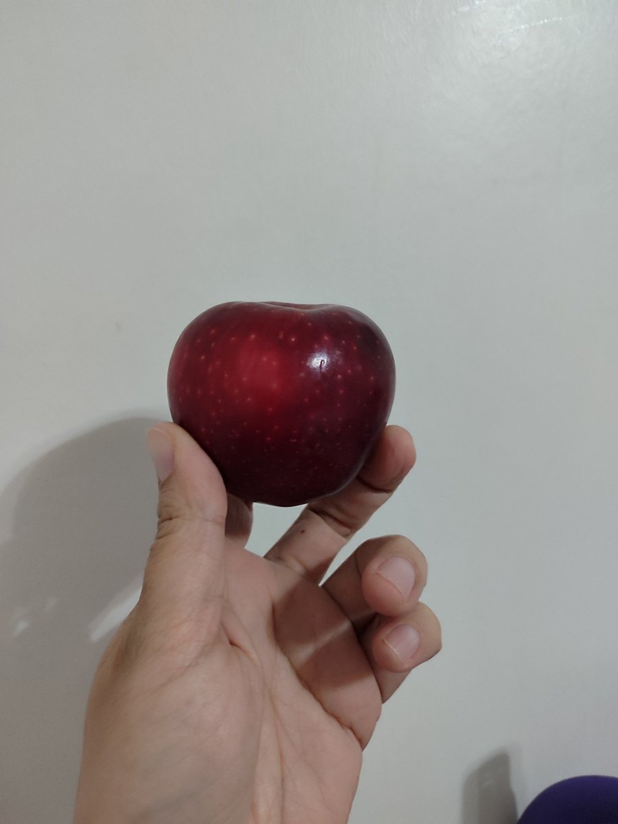 Kırmızı elmayı hiç sevmem ama sen çok güzel görünüyorsun 😍🍎
yaş değiştikçe zevkler değişebiliyor