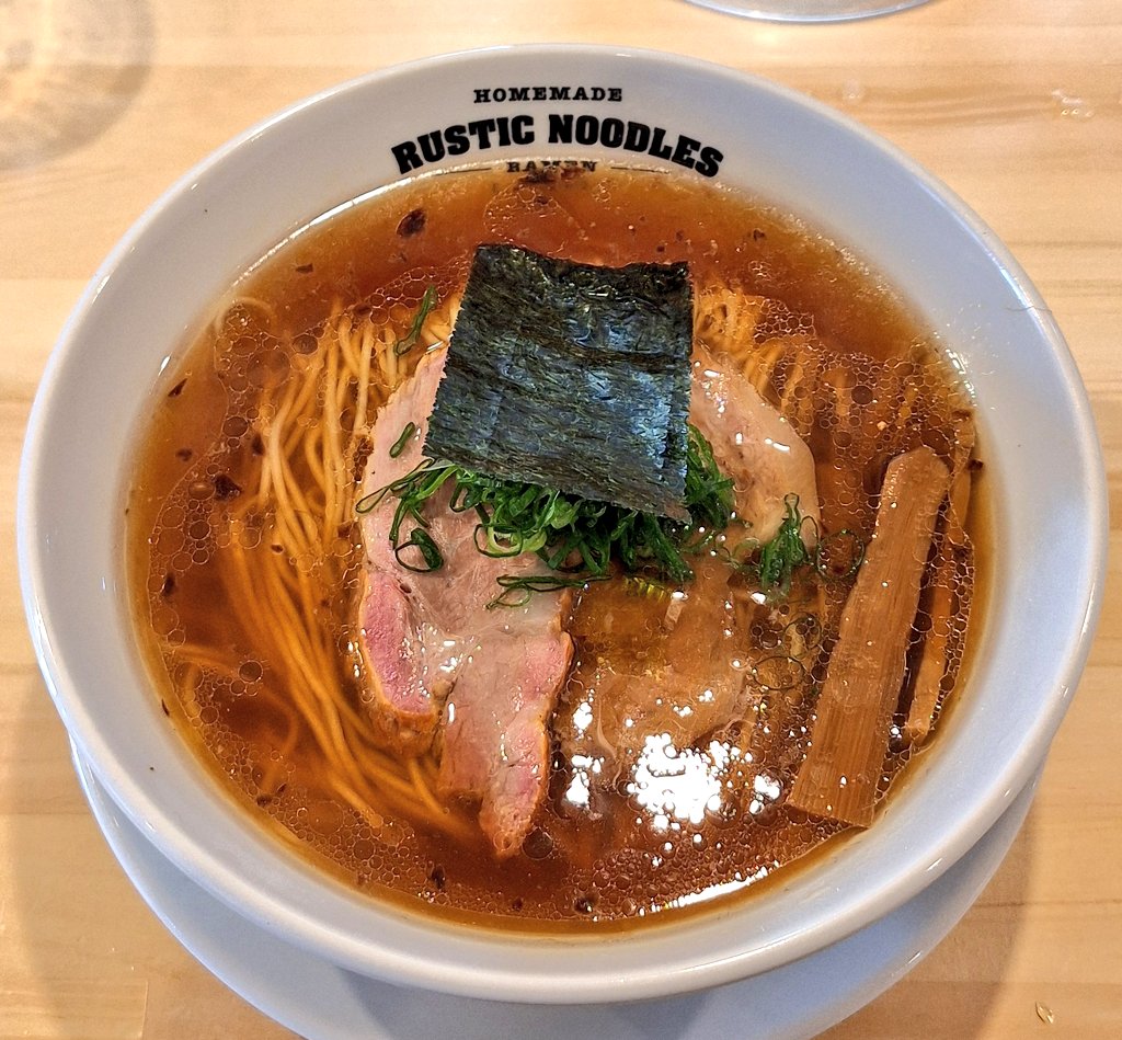 sakurai9070's tweet photo. 千葉県野田市野田560-1

手作りラーメンの店 Rustic Noodles

醤油ソバ 900円

グランドオープン以来の醤油ソバ
和出汁と動物系の旨味の融合👨‍❤️‍👨
2ヶ月前より確実に美味くなってる👍
麺もチャーシューも馬鹿うまい😋
ご馳走様でした🙏💕
#師匠が凄いと弟子も素晴らしい
#野田市 #愛宕駅 #Rustic #Noodles https://t.co/kaISgA41SP