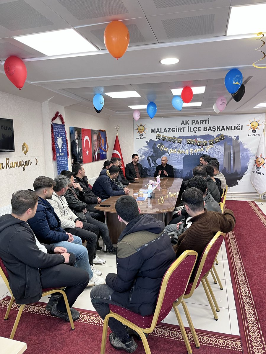 ResulcanAkgn1's tweet photo. İlçe Başkanımız @cengizaltin1071 Başkanlığında yönetim kurulu toplantımızı gerçekleştirdik. https://t.co/rKazWsuDqQ