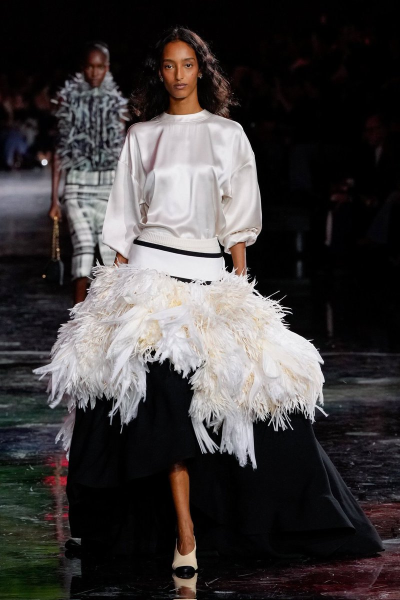 La Mode Unknown on X: 