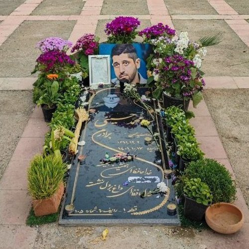 داداش پاشو قاتلت رو کشتن. #محمد_حسینی