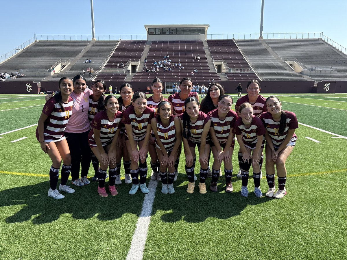 BIG DUB! 
Varsity took the 1-0 win, &amp; we keep climbing! 

Great team win, defense stayed strong &amp; we got it done! 
✔️ playoffs secured 
✔️3 big points 

⚽️🐠 Dakota 
 #GODEER