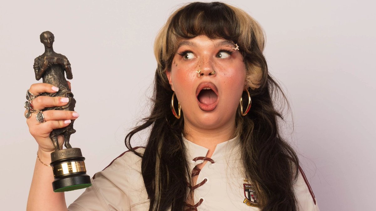 Lola Young Updates tweet media