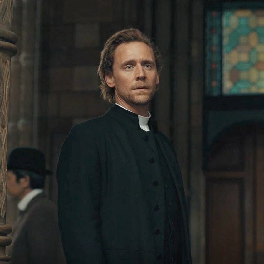 I never had a favourite "lusty vicar" until Tom Hiddleston as Will Ransome came along. It´s the eyes....among other things... ;)