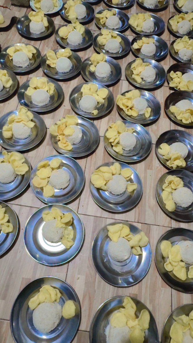 Menu soto dulu..soto saayana😁 untuk makan sahur adik-adik santri hari ini😍

Alhamdulillah🤲🏻

Haturnuhun para muhsinin, baarokallahfiikum🤲🏻🙏🏻