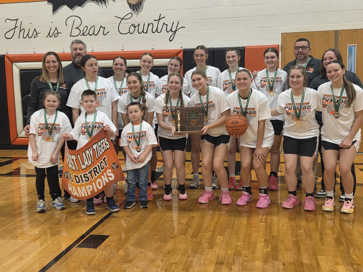 AngelaHill56288's tweet photo. HS GIRLS BASKETBALL DISTRICT CHAMPIONS @NyeMatt https://t.co/V3XTm8LPoy