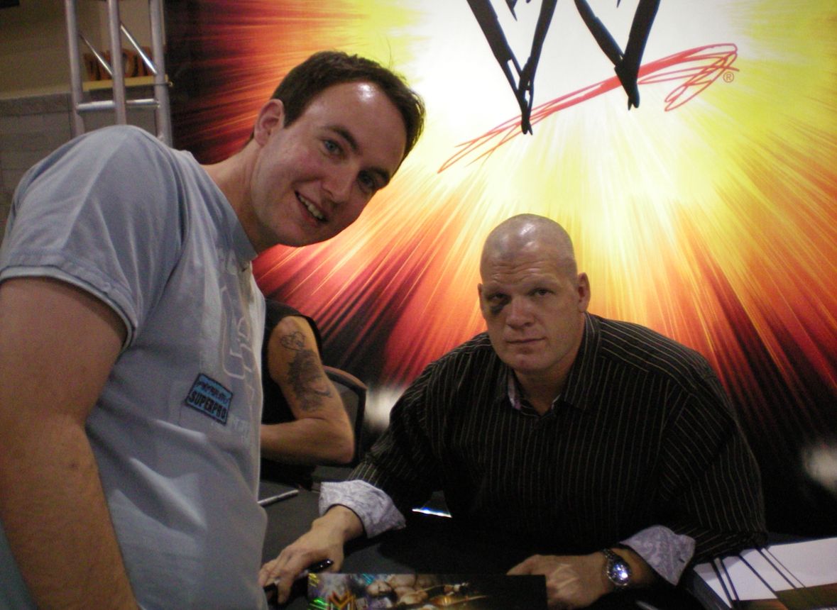 MikeRitson86's tweet photo. Christ, Kane was a legend inthe ring and even in the chat here (WM26 I think...). But he didn't get up, move or anything. Even punched himself in the face to get out of chatting to our mate https://t.co/aVNq4RziHv