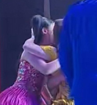 cappietala's tweet photo. IZ DAT TALA KISSING CAP ON THE CHEEK? TANGINA SANDALI LANG NAMAAANNNN KAKAGISING KO LANG!! 😭✋🏻

#capkrys https://t.co/8TWZ67D1Wx