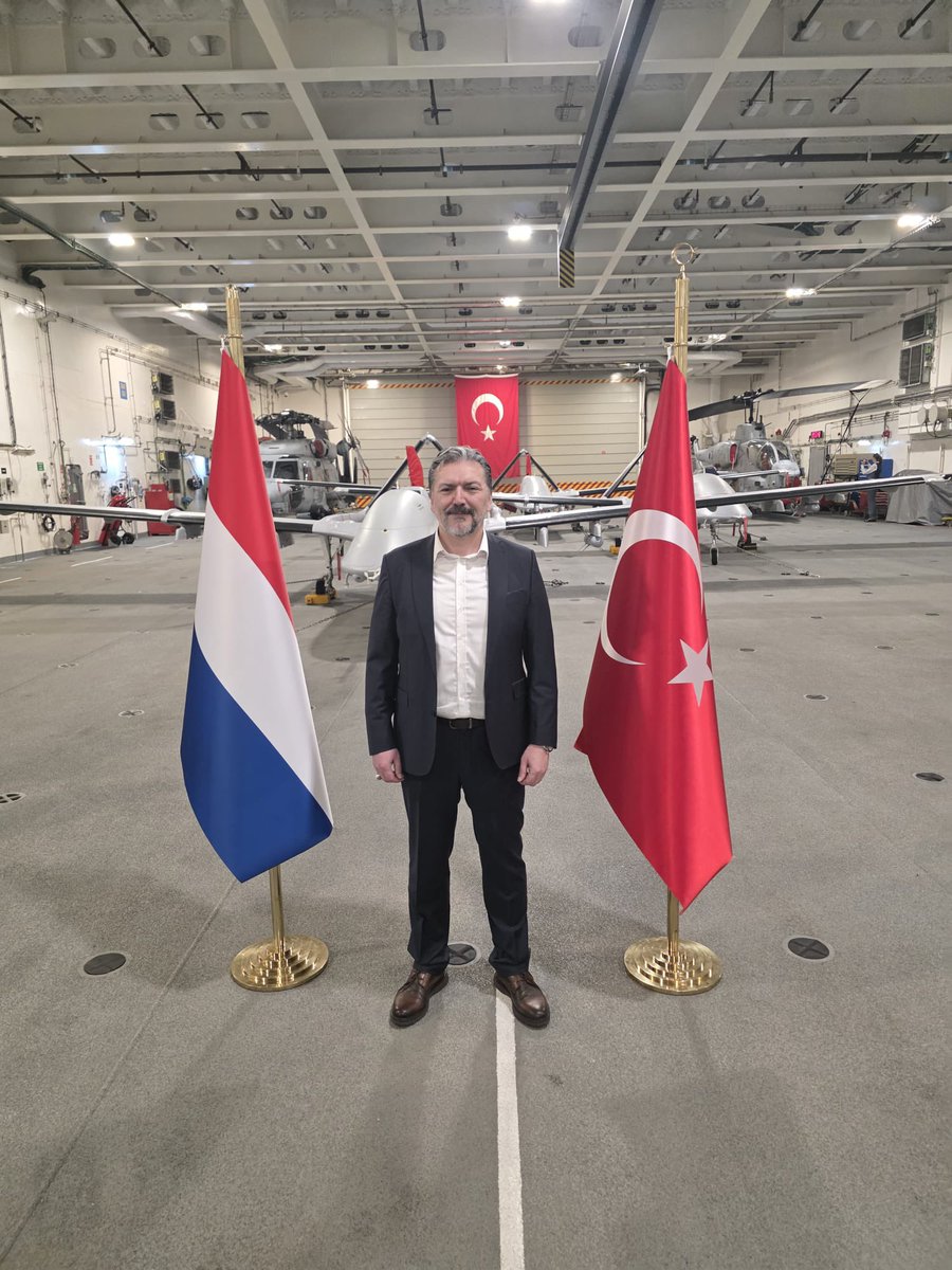 AKoklu's tweet photo. NATO’nun Steadfast Dart tatbikatı kapsamında 
Rotterdam Limanı’na yanaşan Deniz Kuvvetlerimize ait TCG Anadolu, TCG İstanbul, TCG Oruçreis ve TCG Derya gemilerini ziyaret ettik ülkemizle bir kez  daha gururlandık! 🇹🇷 🇳🇱 https://t.co/BbLwLGKK4r