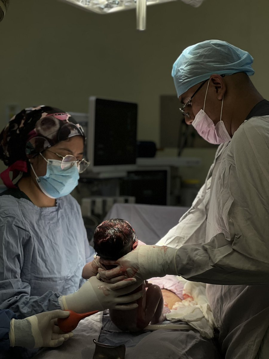 BadXimH's tweet photo. 2 meses de internado, guardias sin dormir, de aprender mucho, de llorar pero también reír, residentes que te acompañan, ayudan y motivan, también quienes te dan el ejemplo de que clase de Doctor NO ser, en un abrir y cerrar de ojos se terminó GyO, te voy a extrañar un poquito🫶🏻💗 https://t.co/UKsB0mjVaI