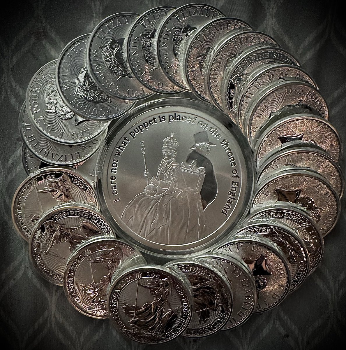 YugeBags's tweet photo. @SilverShield76 @TuckerCarlson Boom! part of my collection. I have that in 1 &amp; 5 ounces. https://t.co/jnTVqwHTBx